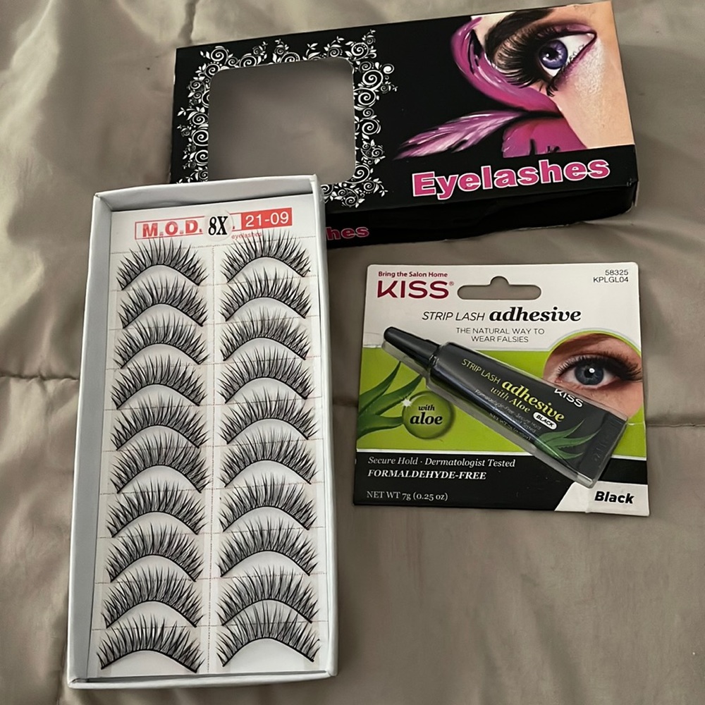 Brand new eyelashes with glue